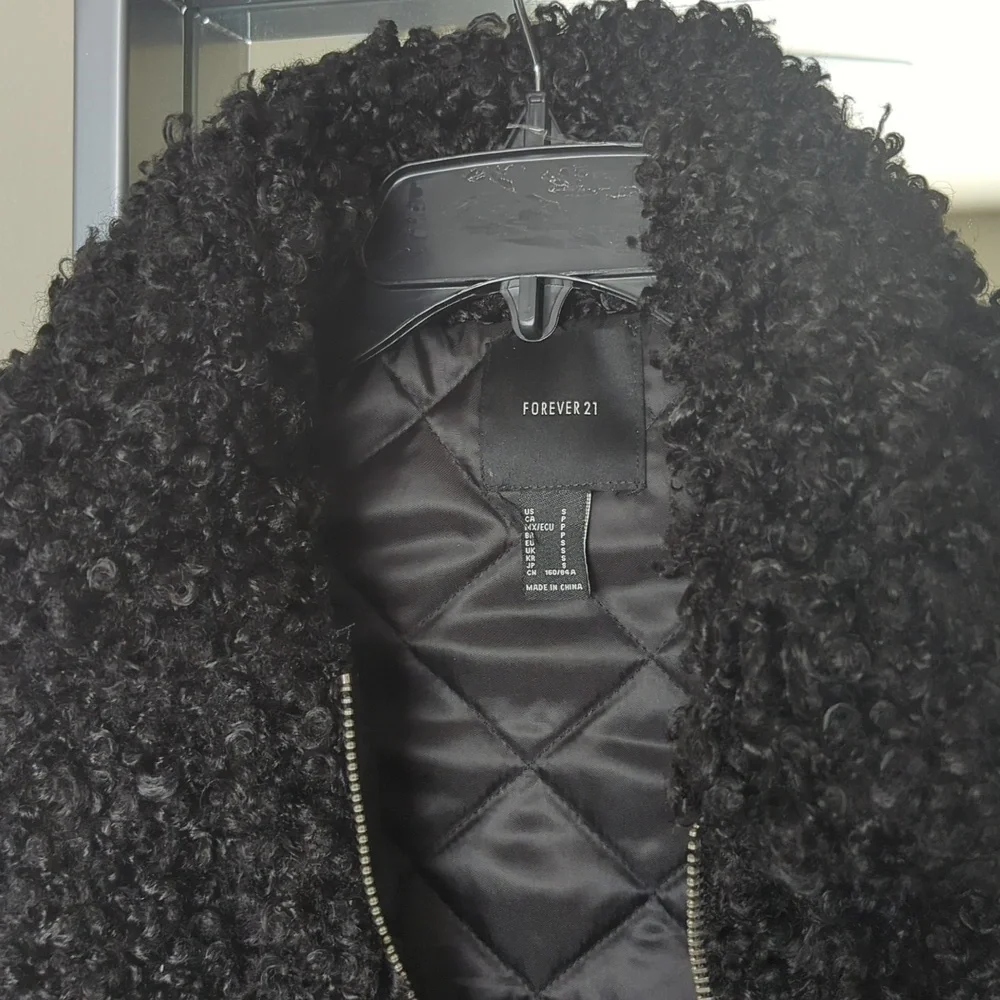 Faux fur jacket - Picture 2 of 3